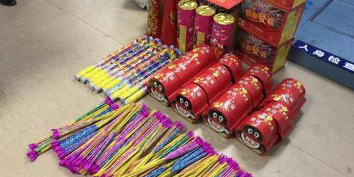 安庆市非法存放81箱烟花爆竹被查