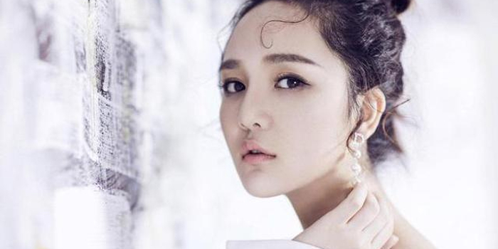 靳梦佳承认与汪苏泷分手 三个月前曾街头拥吻