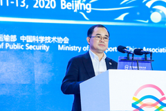 朱华荣：简单的成果结合堆砌不出智能网联汽车新生态