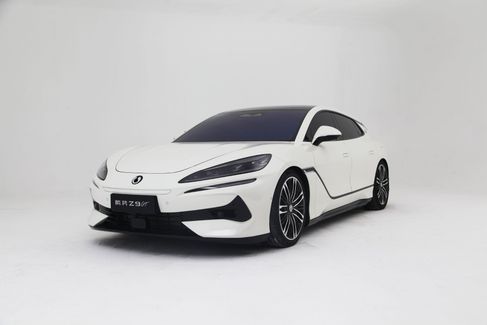 全新旗舰轿车 静态实拍腾势Z9GT