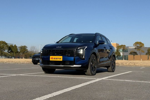 中改全面焕新 实拍起亚新狮铂拓界