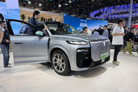 2026北京车展：岚图携泰山X8等车型亮相