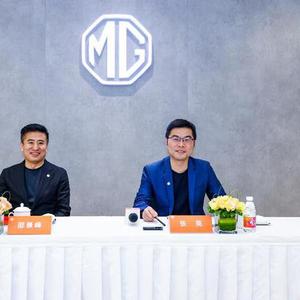 2021上海车展MG新闻发布会专访为年轻代言-手机新浪汽车
