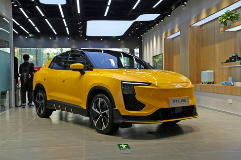 玻璃车顶超2.1平米 爱驰U6实拍解析