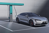 仰望2026款旗舰车型上市 配闪充技术 售价65.8万起