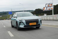 为国民造车不做选择 全新荣威i6动态试驾