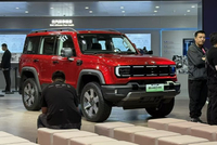 2026北京车展：北京越野BJ40增程长续航版预售价21.48万元