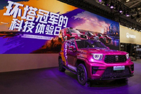 2026粤港澳大湾区车展 环塔冠军车手为全新坦克700车主交付新车