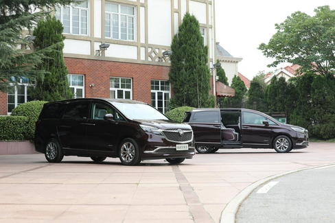 实拍2022款别克GL8艾维亚六座版