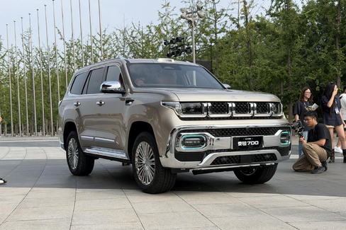 预售29.98万元起 北京越野泰钽700