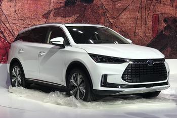 实拍比亚迪唐EV