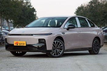 零跑B01 550舒享版