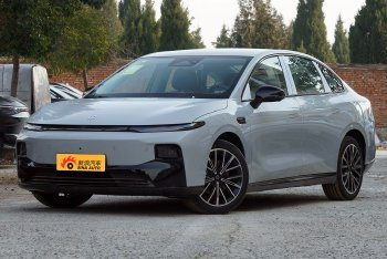 零跑B01 430舒享版