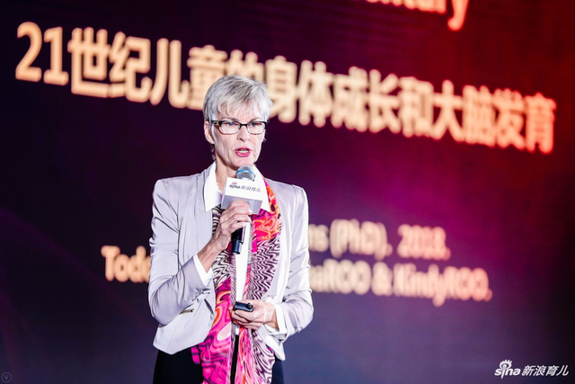 脑神经学和心理学专家、澳洲Townsville大学幼儿教育教授Jane Williams演讲