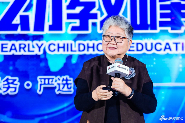 中国青年政治学院教授、国务院特殊贡献专家陆士桢演讲