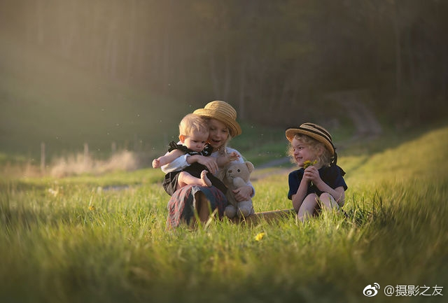 摄影师妈妈为孩子拍照记录成长