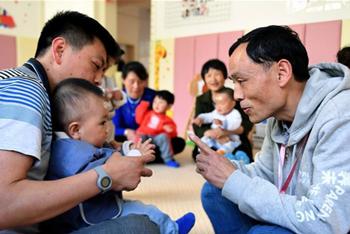教人带娃的男养育师
