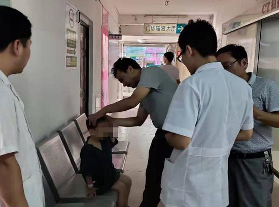 兄妹在医院