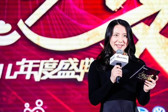 新浪教育总监梁莹出席盛典并发表致辞