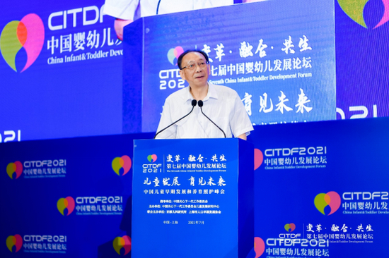 中国关心下一代工作委员会副秘书长、中国关心下一代工作委员会儿童发展研究中心主任张侃致辞