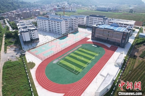 图为广西百色市右江区汪甸民族中心小学。　广西教育厅供图