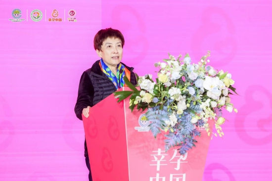 国家卫健委妇幼司原副巡视员曹彬为发表主旨演讲