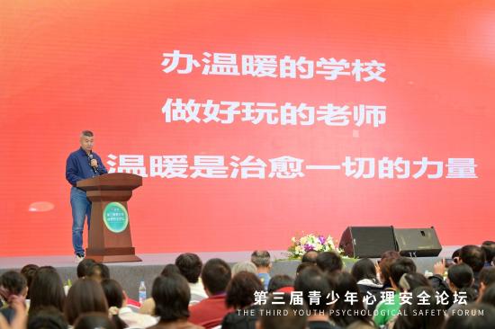 丑小鸭中学校长詹大年