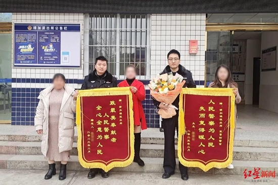 ↑受害人给民警送来锦旗