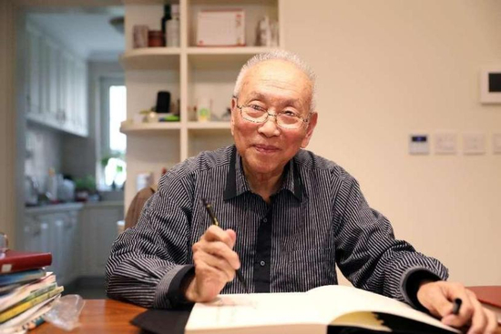 诗人,儿童文学作家,首都师范大学教授 金波