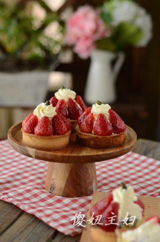 雪顶草莓塔
