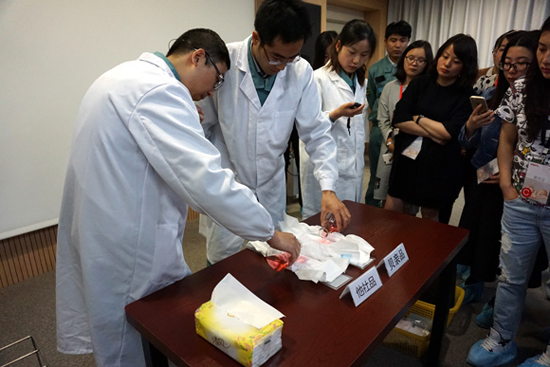 纸尿裤检测 倒入人工尿