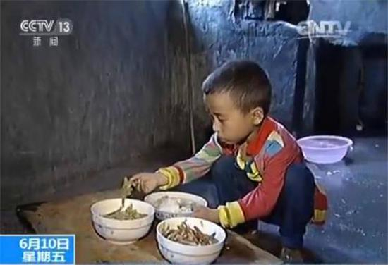 开水是石炳的午餐里仅有的温度
