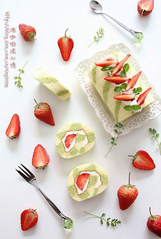 双色草莓蛋糕卷
