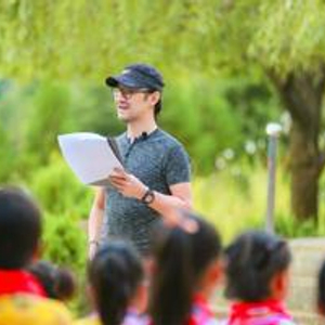 《让世界听见》汪峰蔡国庆山区支教 应对孩子有招_手机新浪网