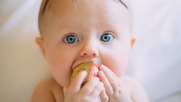 宝宝出牙的时候必须要用牙胶吗？
