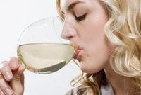 科学家:女性在哺乳期饮酒会影响孩子智力发育
