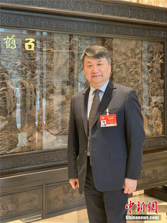 全国政协委员、江苏省锡山高级中学校长唐江澍。作者：杨程晨