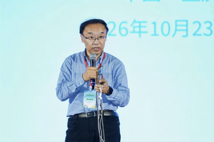 中国教育三十人论坛成员、青少年心理安全论坛主席李镇西