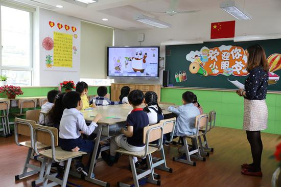 民办宏星小学的面谈关注学生在完成游戏任务中的思维过程。
