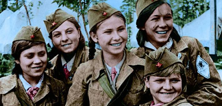 二战老照片：苏德战场上，美丽的苏军女兵