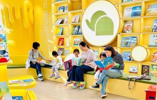 &nbsp;句象书店的亲子共读区
