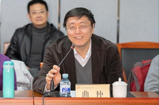 北京出版集团党委副书记、副董事长、总经理曲仲发言