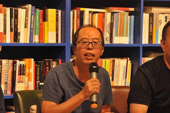 雷武铃（《区线与环线》《踏脚石》译者，诗人，评论家，河北大学教授）