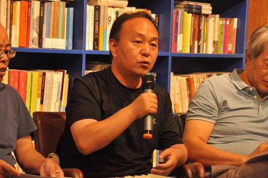杨铁军（《电灯光》译者，诗人，评论家）