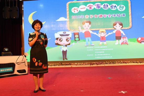 中央电视台主持人鞠萍姐姐