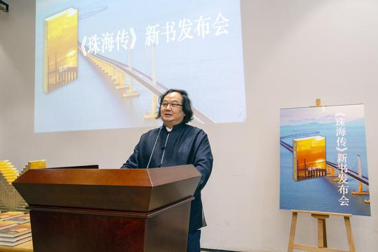 新星出版社总编彭明哲主持活动