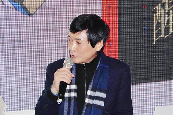 曹文轩发言中