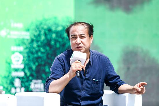 鲁迅文学奖得主吕新在现场发言