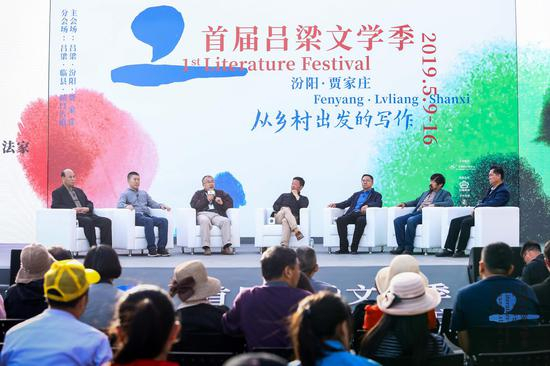 欧阳江河、于明诠以及当地书法家成宏耀、张春桥、孔令海、温学鹏、韩志伟