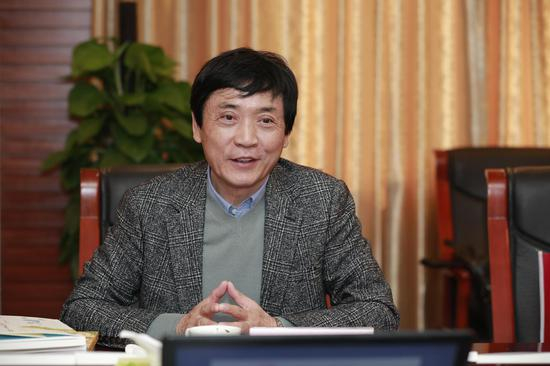 国际安徒生奖得主、著名儿童文学作家曹文轩发言